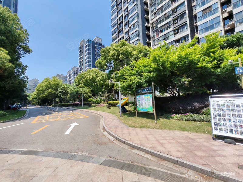 中华门地铁1号线 虹悦城旁  亚东国际边户 业主急卖看房方便