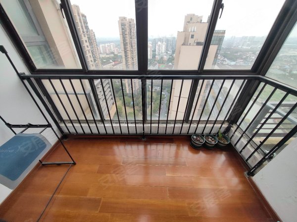 上海浦东三林依水园(二期)地铁8号线芦恒路 大三室 东西可配  可备案