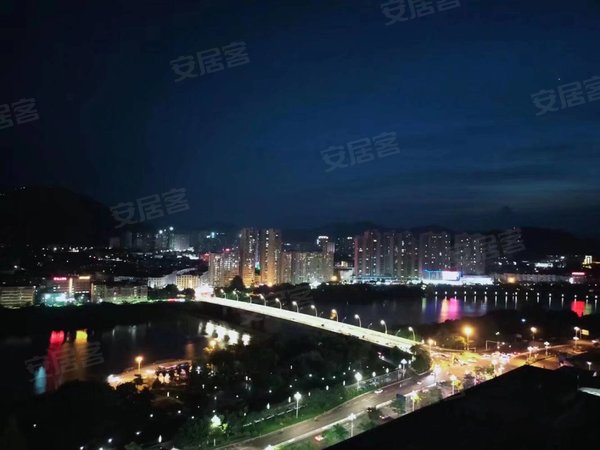泉州南安南安市区中骏雍景湾世界城江景套房出租!