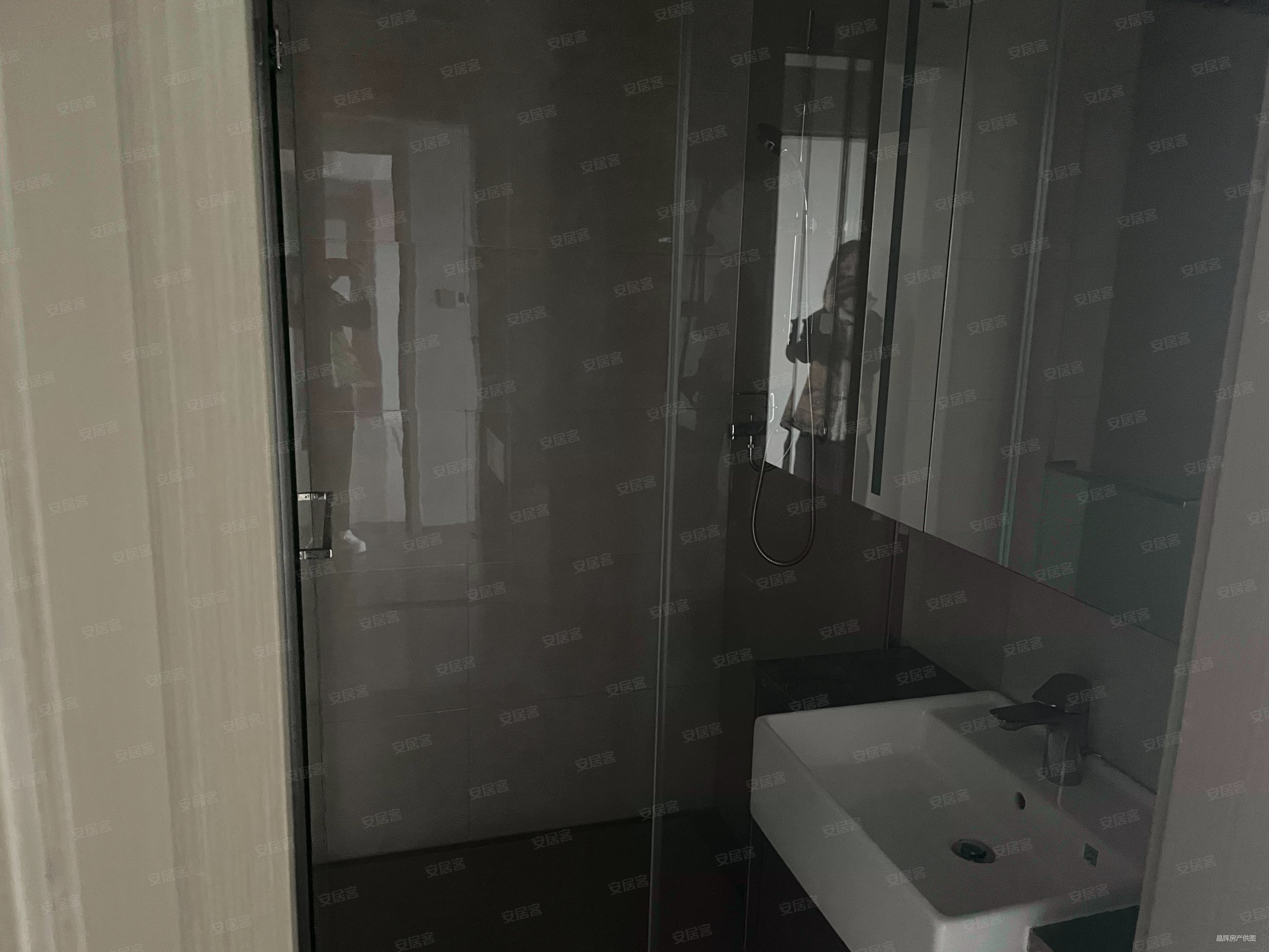 龙山名都4室2厅3卫169㎡南北285万