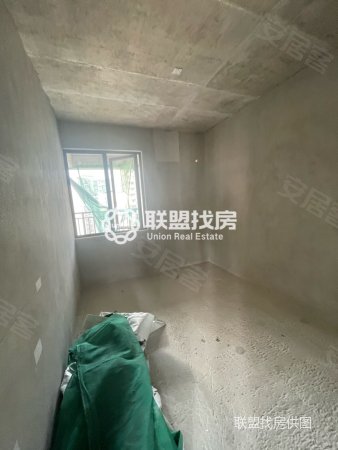 彰泰红小区4室2厅2卫118㎡东69.6万