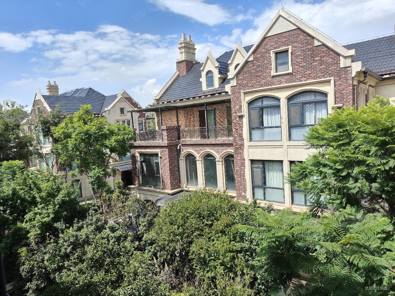 俊发生态半岛滇池one英伦风格联排别墅送花园和车库和露台急卖