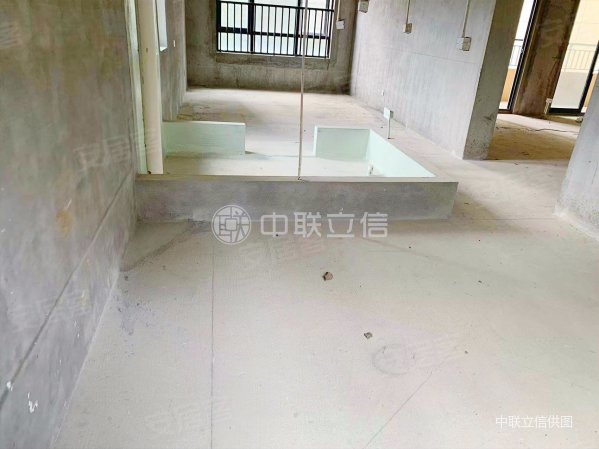 外滩公馆交通便捷正南朝向双卫格局商品房电梯房
