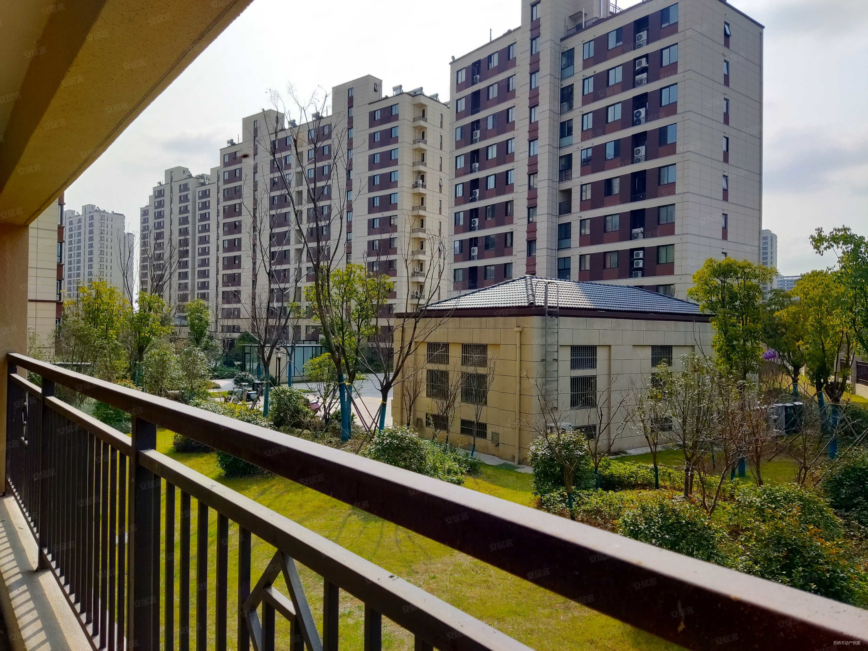 三江公园洋房4室2厅2卫2198万13669平方米