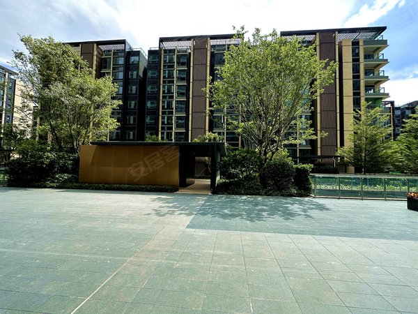 深圳宝安流塘越秀和樾府价格好聊 诚租 和樾府精装三房 中间楼层 住家