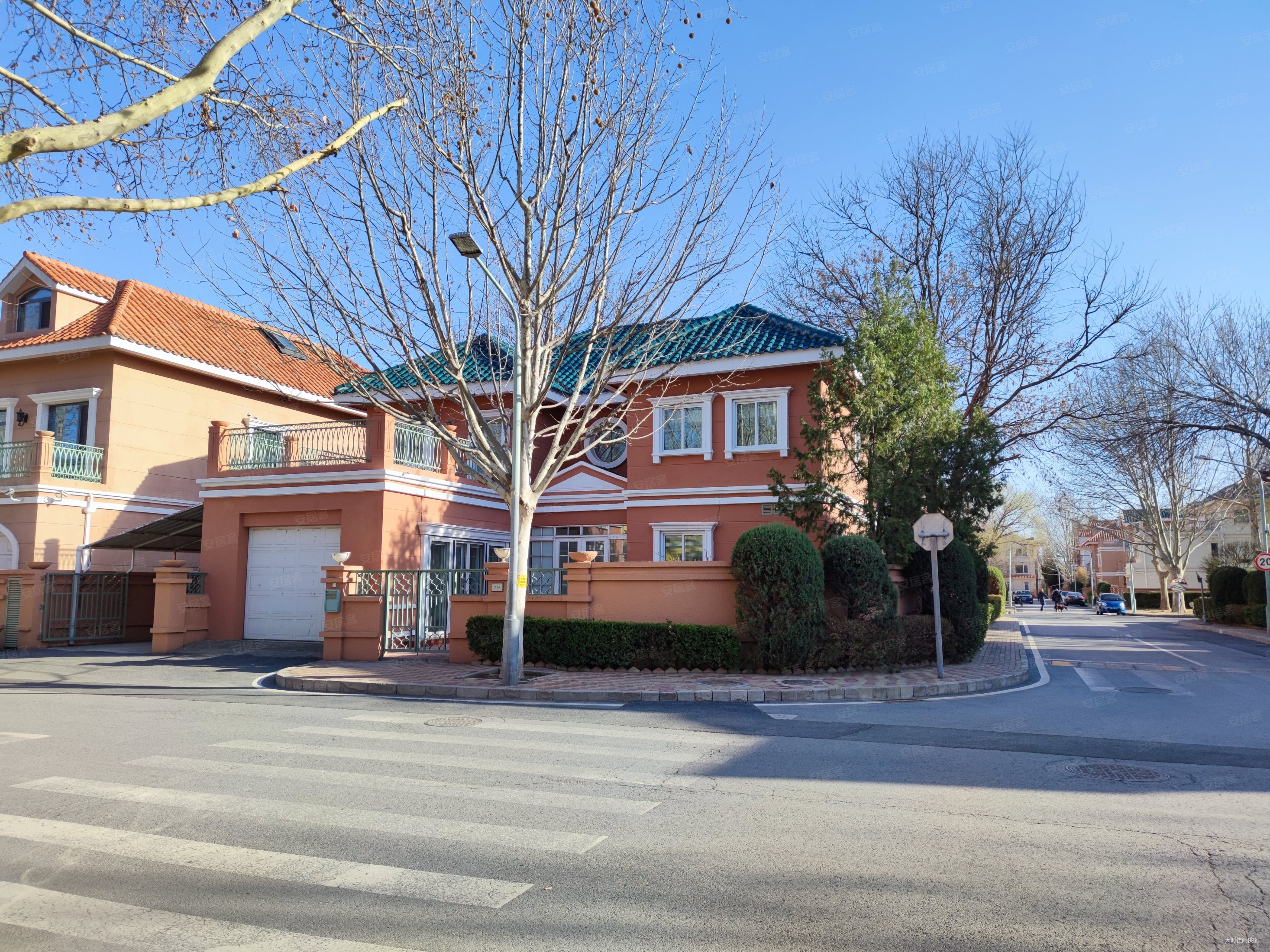 香江花园2室2厅2卫126㎡南北750万