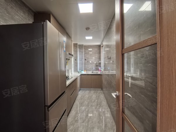 镇江润州南徐新城周边万科蓝山万科蓝山2500元 精装家具家电齐全拎入入住 随时看房出租房源真实图片