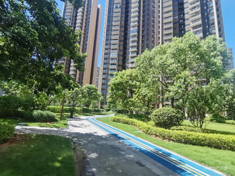 业主急售!龙光玖龙府南北通全新精装四房,红本在手,满五