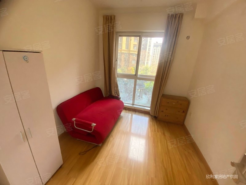 对中庭 简装保护好 低楼层不影响采光 刚需小三房 可议价,时代悦城