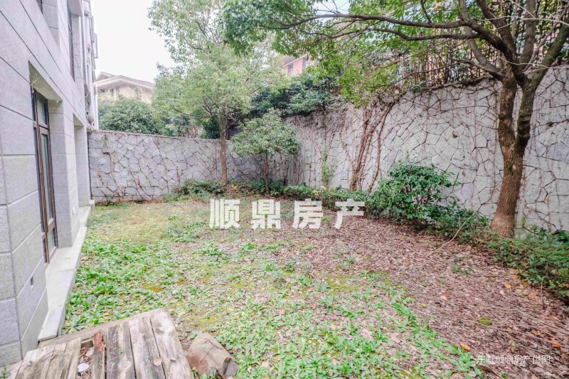 双拼别墅 纯毛坯,钟山美庐二手房,1750万,6室3厅,6卫,395平米-南京