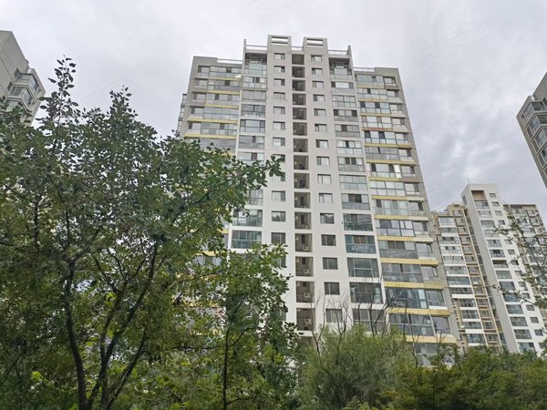 青岛崂山颐中体育场鲁信长春花园鲁信长春大套三 基本空房 双厅双卫