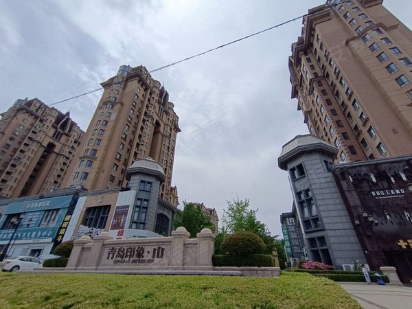 青岛印象山印象山 套二双厅 精装全套 拎包入住 干净 有车位 封闭小区