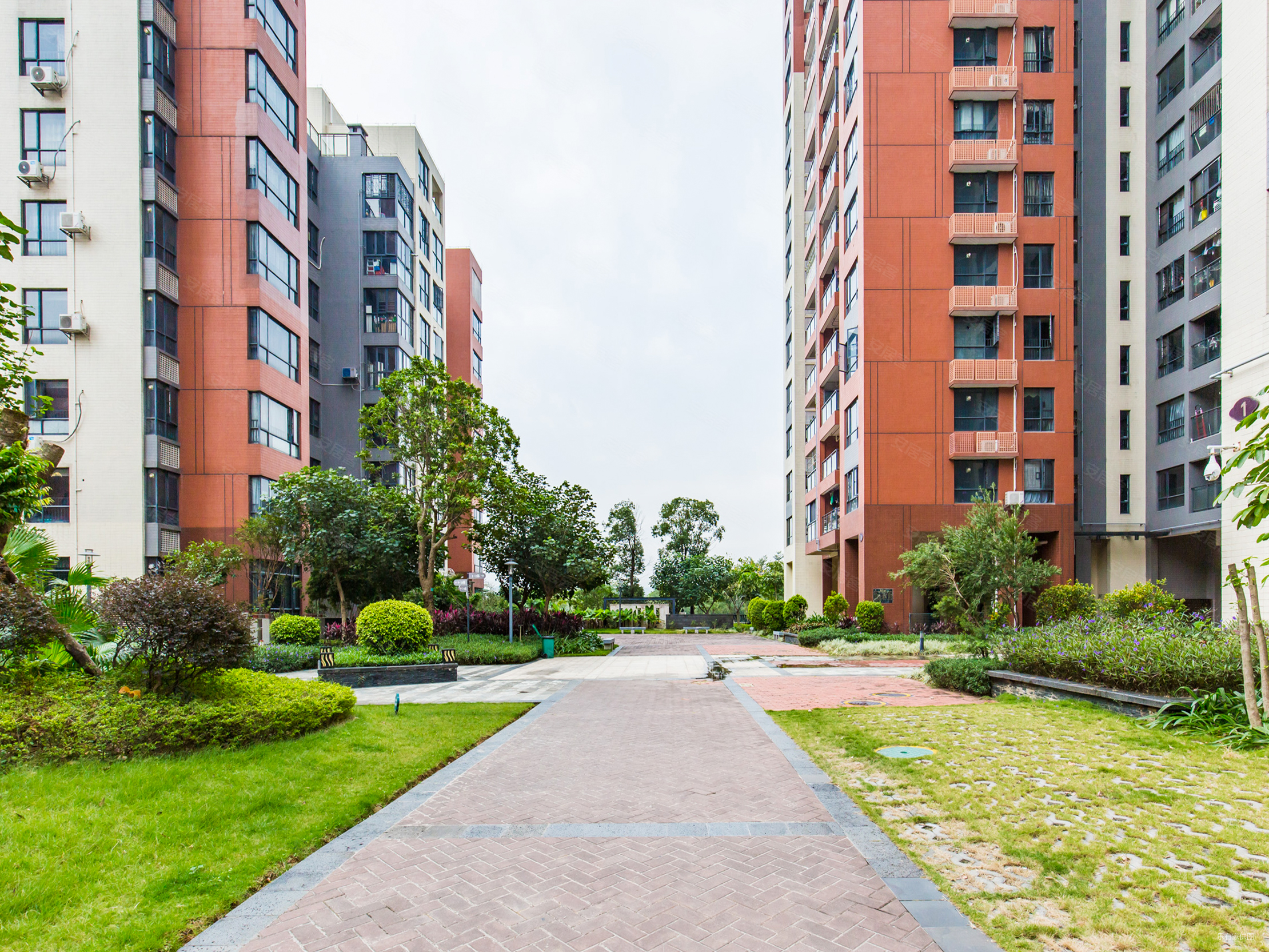 君华香柏华府南北对流送超大入户花园带车位全新入住