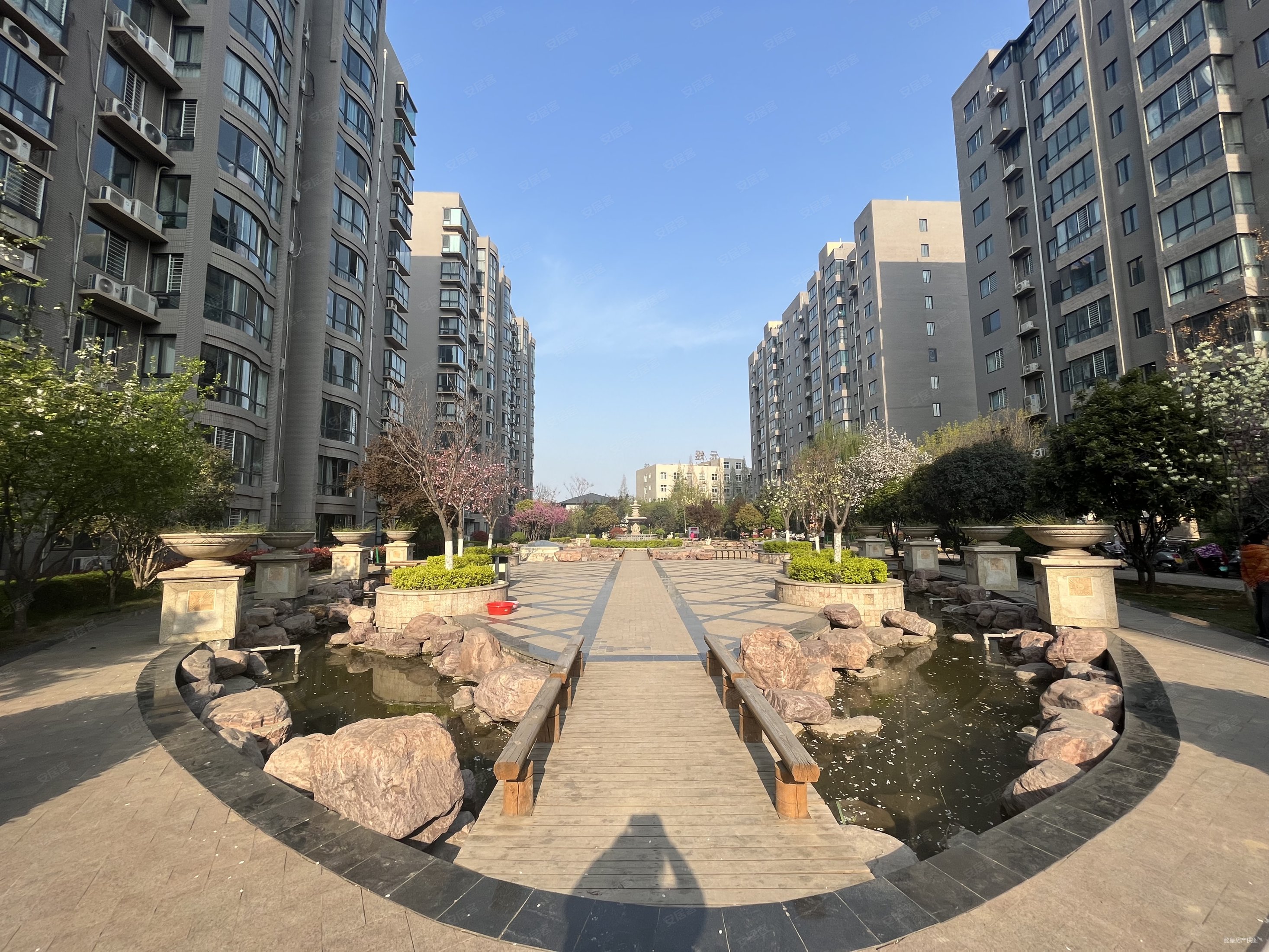 小区中间位置 满二,银隆开元名郡(b区)二手房,185万,4室2厅,2卫,182.