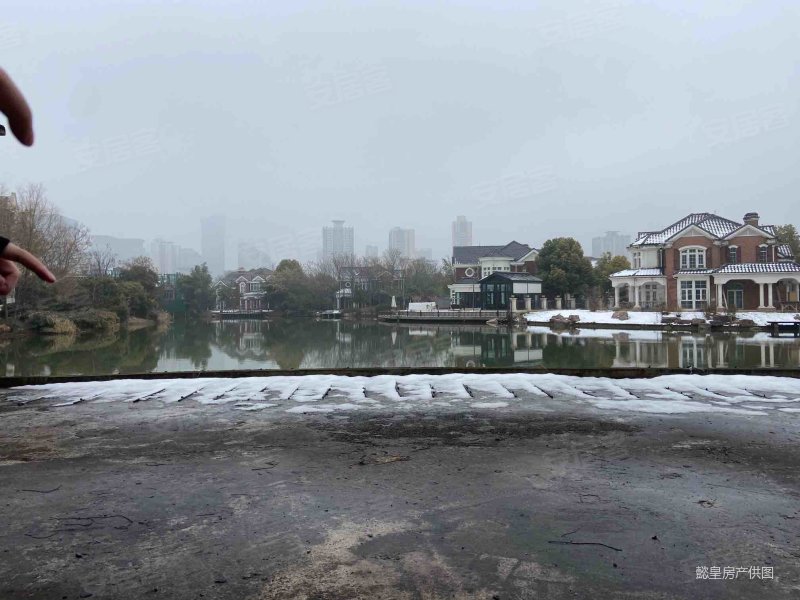 凯瑞国宝花园(别墅)5室3厅3卫666㎡南北2200万