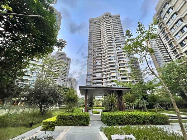 珠海横琴横琴口岸华发悦府全新出租!华发悦府豪装2房高档配置!