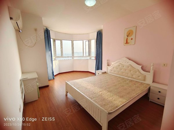 昆山玉山城东中南世纪城(昆山)无中介费,个人,中南主卧八角窗出租