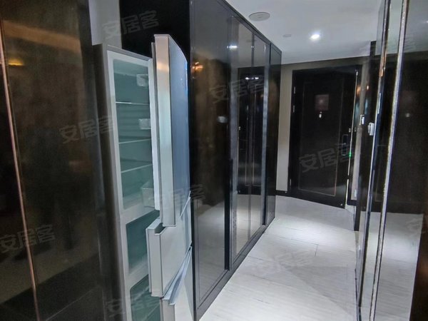 海口龙华滨海海航国际广场世贸百方广场旁 海航国际广场b座 精装一房