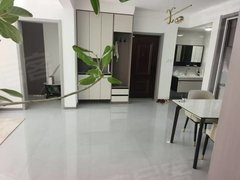 莒县城区蓝湾购物中心一楼带院精装修的好房子，家具家电齐全出租房源真实图片