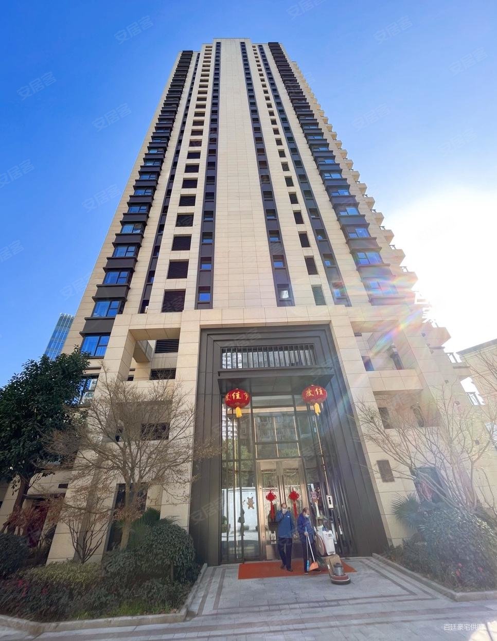 静安天御4室2厅3卫244.05㎡南北3200万