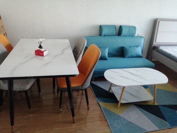 绿地未来城精装公寓出租,全新家具家电