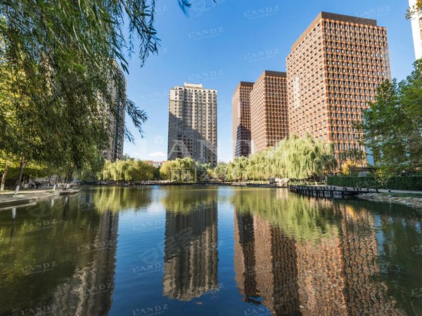 北京东城东直门万国城moma二环边全新装修顶层复式,私梯入户,家具配齐