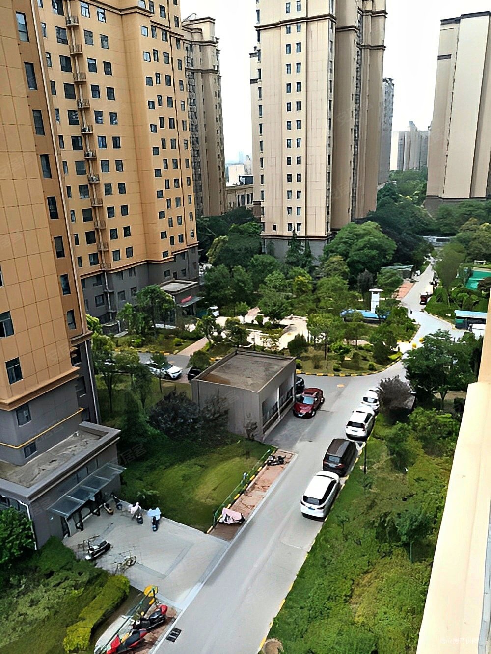 出售剑桥公馆三室两厅两卫毛坯现房