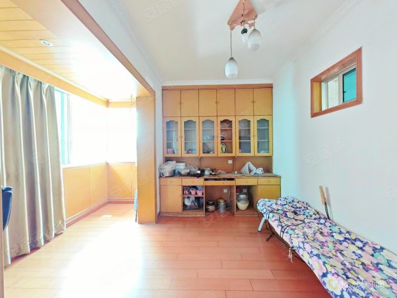 郫县一中旁 和平街地铁口 一梯一户 停车方便 套四双卫 巴适,郫都区