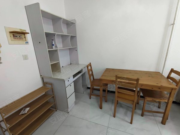 大连金州光明金湾路小区劳动局小区，包取暖物业，临近光明市场，瑞柏中心，中医院。出租房源真实图片