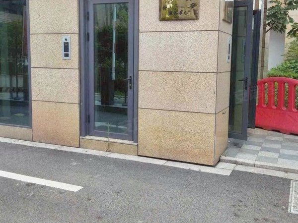 可短租718日可押一付一中医院高鑫广场燃气做饭