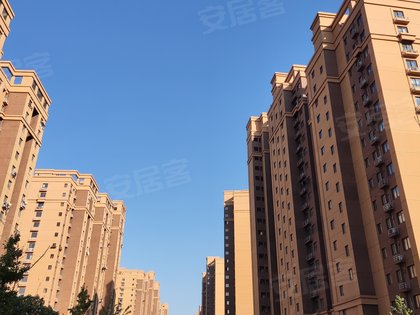 小区楼间距高达40米,采光通风好小区不足因为是老小区,绿化不是很好
