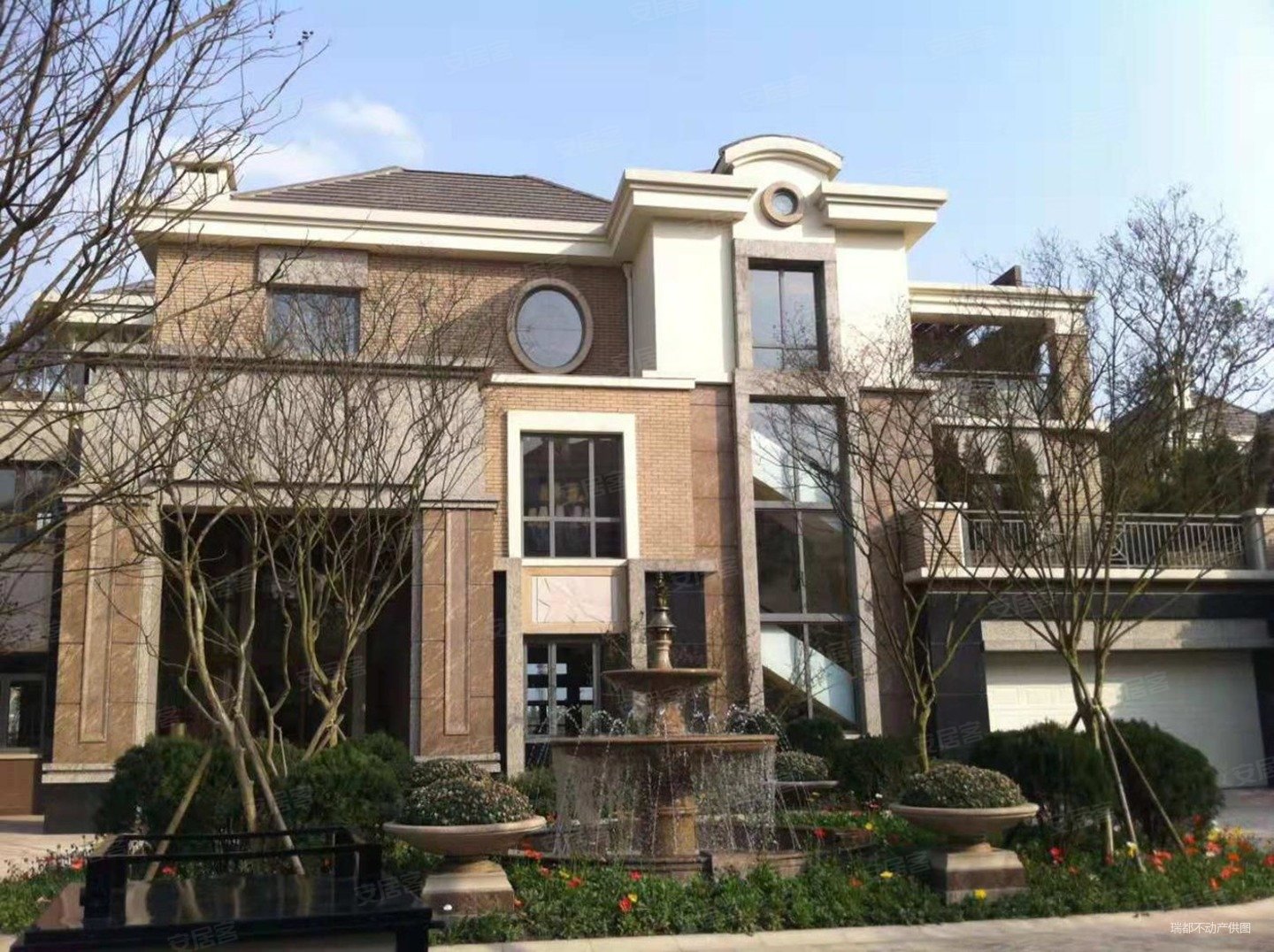 蔚蓝卡地亚四期低密度中叠别墅,采光好,视野开阔无遮挡!诚心卖