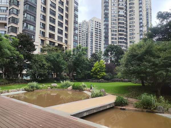 昆明西山前卫营金地九樾金房屋出租,周边配套设施完善,居住环境优美