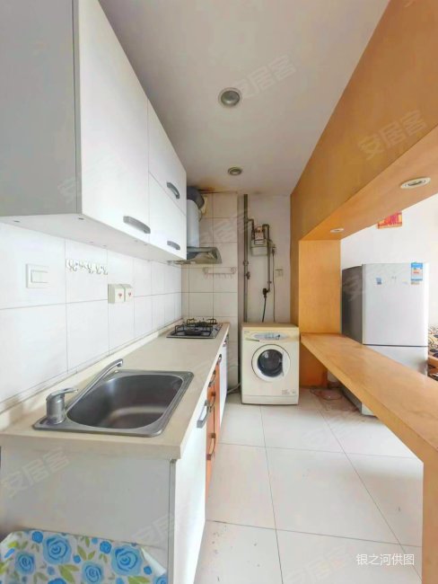 高新水晶岛1室0厅1卫50.74㎡南58万