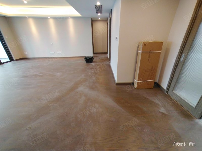 大校场跑道旁临近万象商业一梯一户低密度高品质小区近地铁