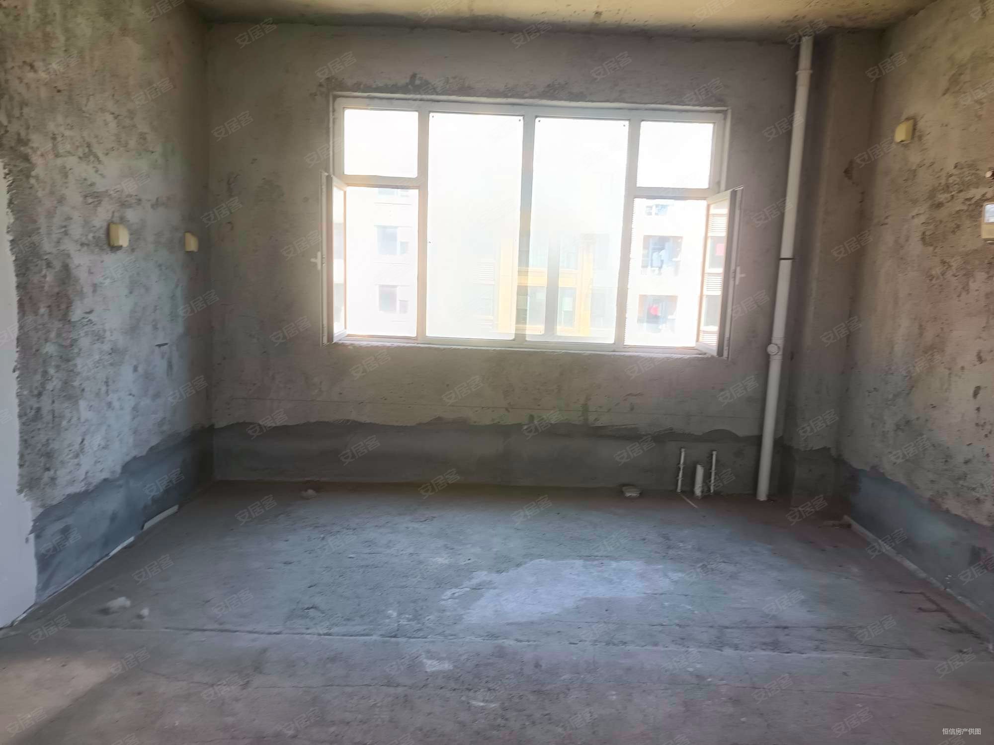鲁昱绿城5室3厅2卫272㎡南139.8万