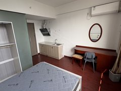 张家港金港金港中心金港镇江海北路全新豪华装修公寓，家电齐全免费停车无线网出租房源真实图片