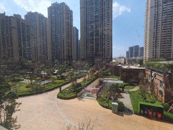 昆明西山前卫营润城八区万达广场 润城八区 精装两室 家具家电齐全