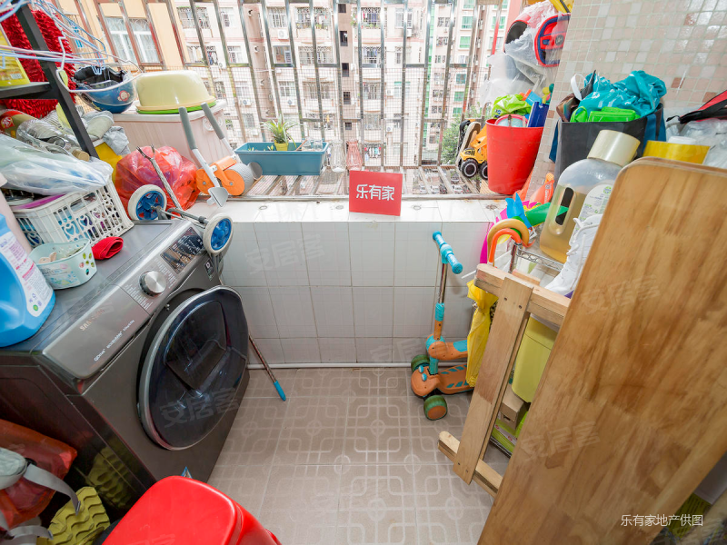 丽湖小两房户型,业主自住着急卖,价格可以谈,满五年