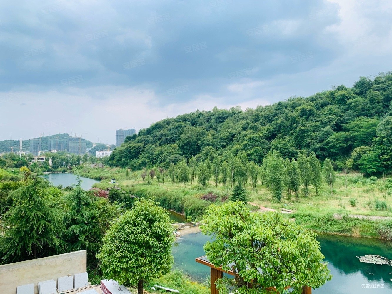 乌当保利公园临湖独栋别墅360平可直接下湖带300平前后花园