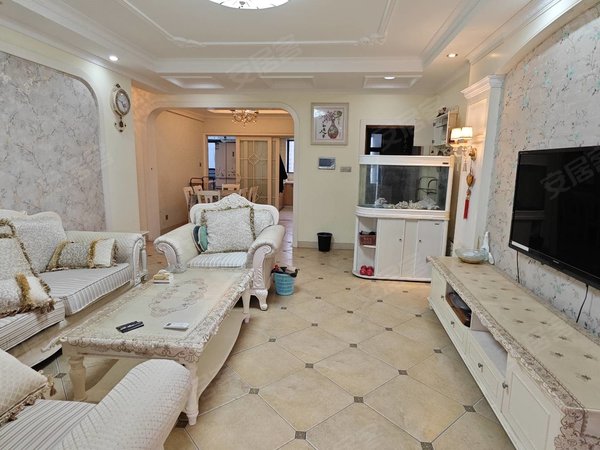 滨海华庭欧式城堡风!大三房,仅2600!感兴趣的赶紧来出租房源真实图片