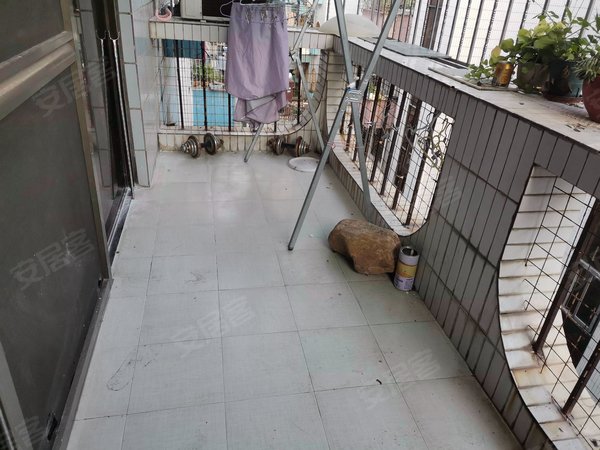深圳龙岗横岗梧桐花园梧桐花园 3室2厅2卫 南北通透 125平 精装修出租