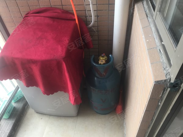韶关始兴永安大道墨江豪庭墨江豪庭电梯3房,一线江景,包物业费1200!出租房源真实图片