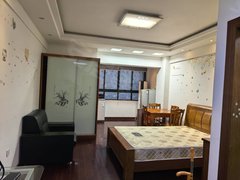 海门海门市区海南路国际车城中间楼层一室一厅一卫精装月租800元出租房源真实图片