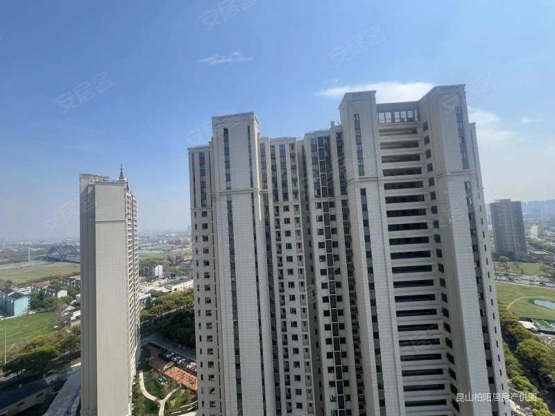 中骏璟峰云庭3室2厅2卫120㎡南北240万