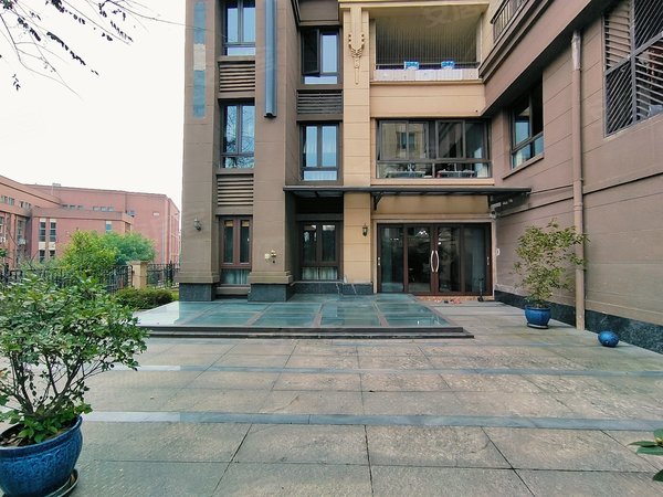 重庆渝北照母山约克郡上林洋房宇宙中心 香港置地约克郡 七房 35000元