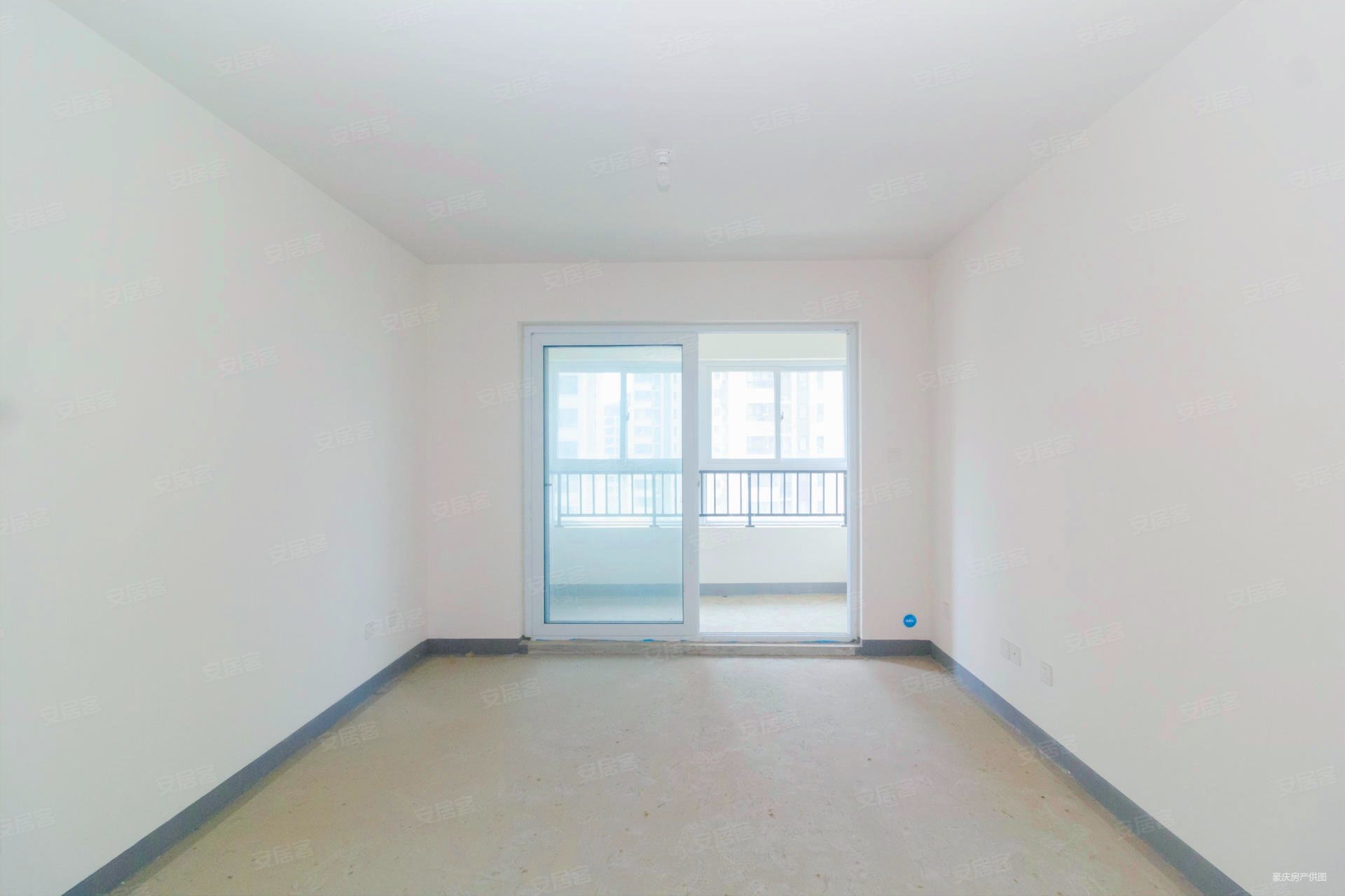 远洋万和云锦 南向采光好 次新房 有电梯 双卫 小三居