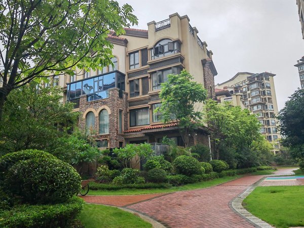 区,小洋房南边通透,精装修不靠马路,不吵闹,随时看出租房源真实图片