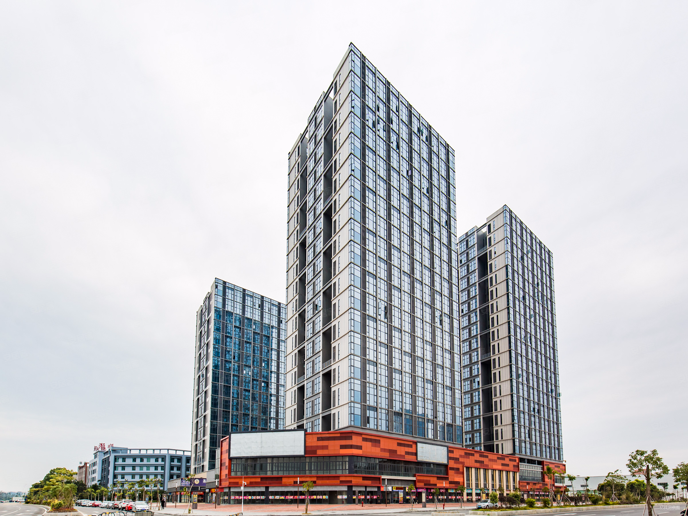 二十出头就卖不要错过奥园康威广场商住楼随时看房有钥匙