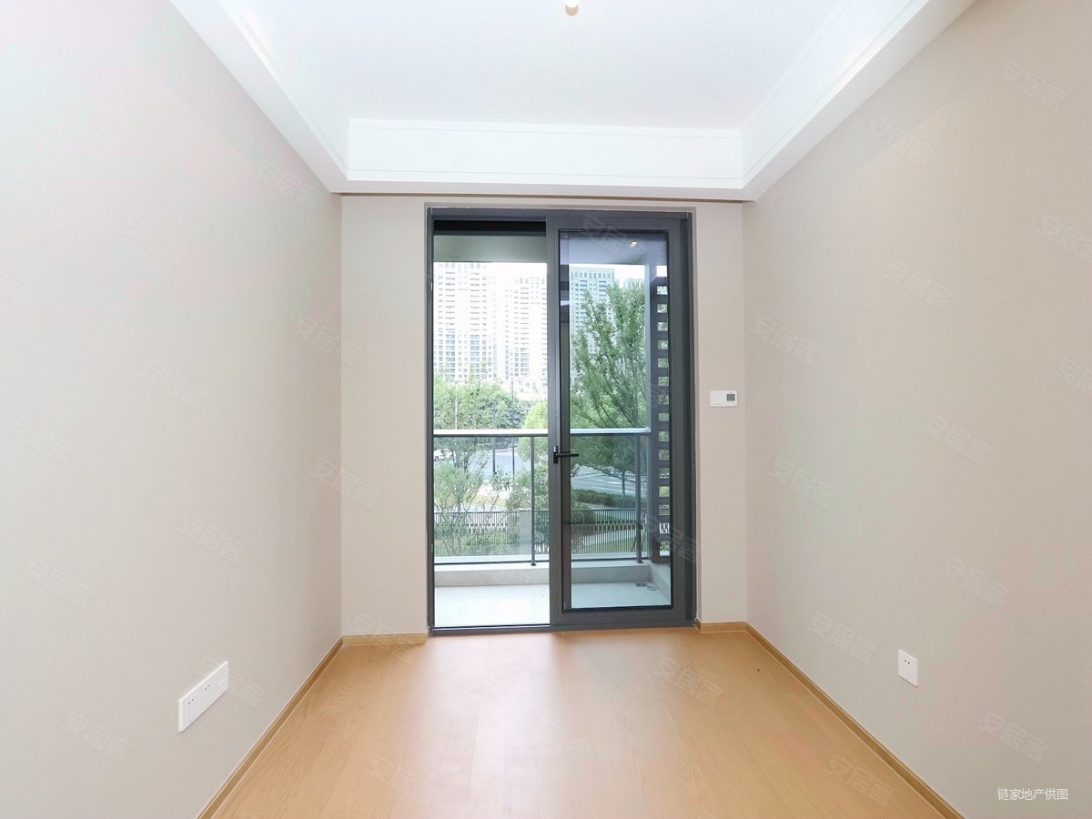 滨江丹枫四季次新房 房东一天没住过  品质小区 優值资产